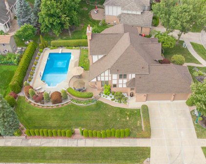 43561 NAVES, Clinton Twp