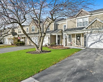 1996 College Green Drive, Elgin