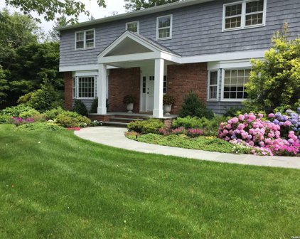 17 Wedgewood Court, Glen Head