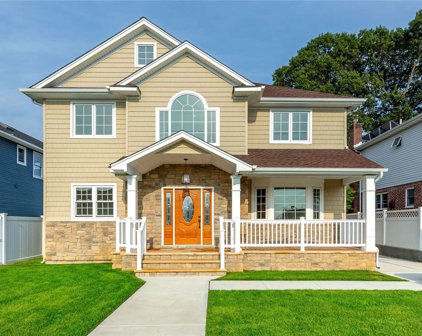 327 Lucille Avenue, Elmont