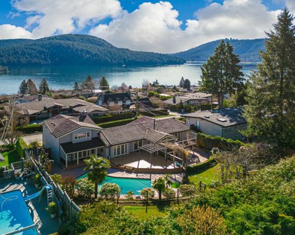 745 Baycrest Drive, North Vancouver