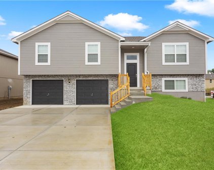 1202 SW Burns Circle, Oak Grove