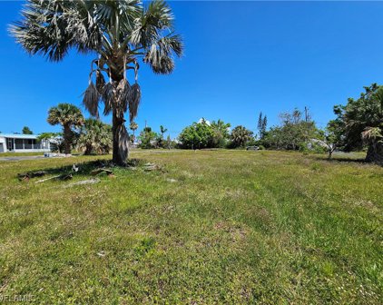 7672 Raymary Street, Bokeelia