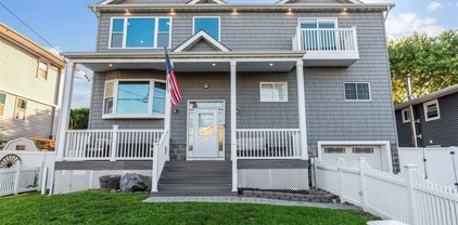 863 Beach Street, Lindenhurst