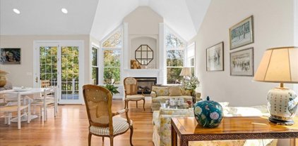 117 Carriage Hill Cir Unit 112, Southborough