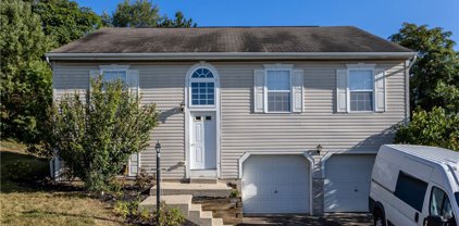 121 Stratford Ct, New Stanton