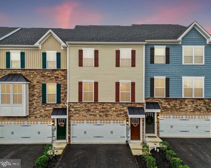 1046 Rosecroft Ln, York