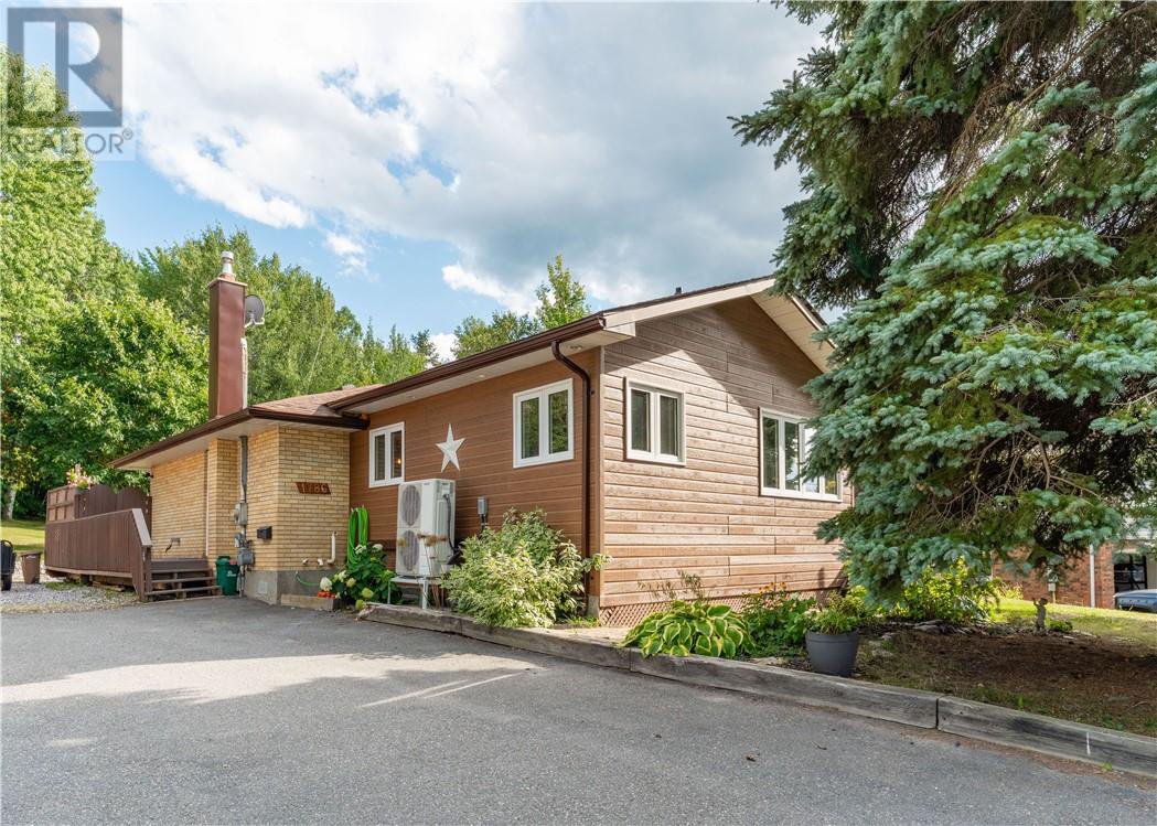 1786 Latimer Crescent, South End / Lo-Ellen listing thumbnail