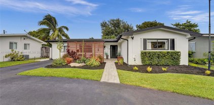 8861 Nw 15th St, Pembroke Pines