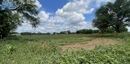 1184 County Road 7611, Devine