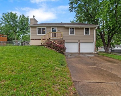 5012 NW Downing Street, Blue Springs