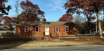 18-20 Wampanoag Rd, Yarmouth