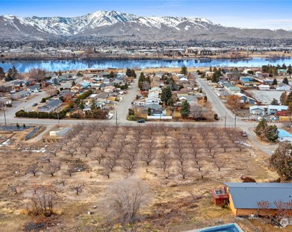 NW Cascade Avenue, East Wenatchee