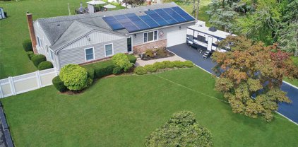 158 Macarthur Boulevard, Hauppauge