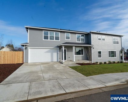 418 SE Clay (& 201 SE 7th St) St