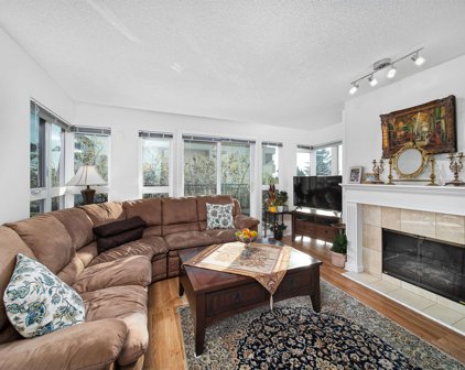 106 W Kings Road Unit 205, North Vancouver