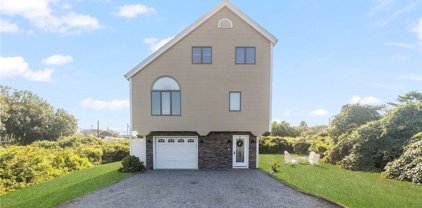 27 Village Lane, Narragansett