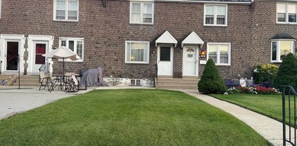 422 Westmont Dr, Collingdale