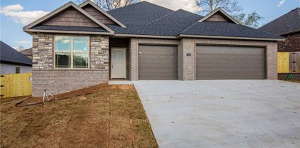 1102 Hickory Street, Cave Springs