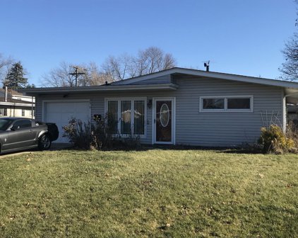 25 S Cherrytree Court, North Aurora