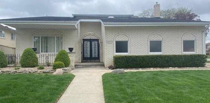 35853 Rainbow, Sterling Heights