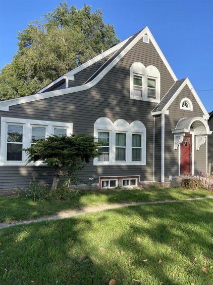1620 Center Avenue, Janesville