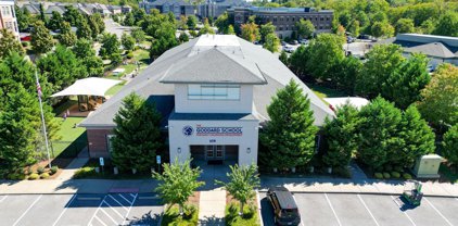 108 Cinema Dr, Hendersonville