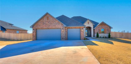 124 W Lynn Court Drive, Mustang