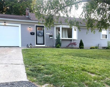 14 Salem  Drive, North Providence