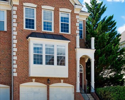 310 Dawnwood Dr, Edgewater