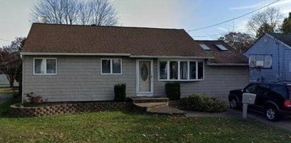 60 Frank Street, Lindenhurst