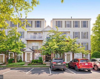 46994 Courtyard Sq Unit #301, Sterling