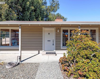 211 Beach Rd, Alameda