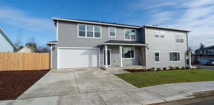 418 SE Clay (201 SE 7th St) St