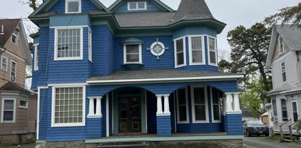 90 Shrewsbury Avenue, Red Bank