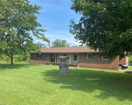 1305 Hawksview Road, Franklinville