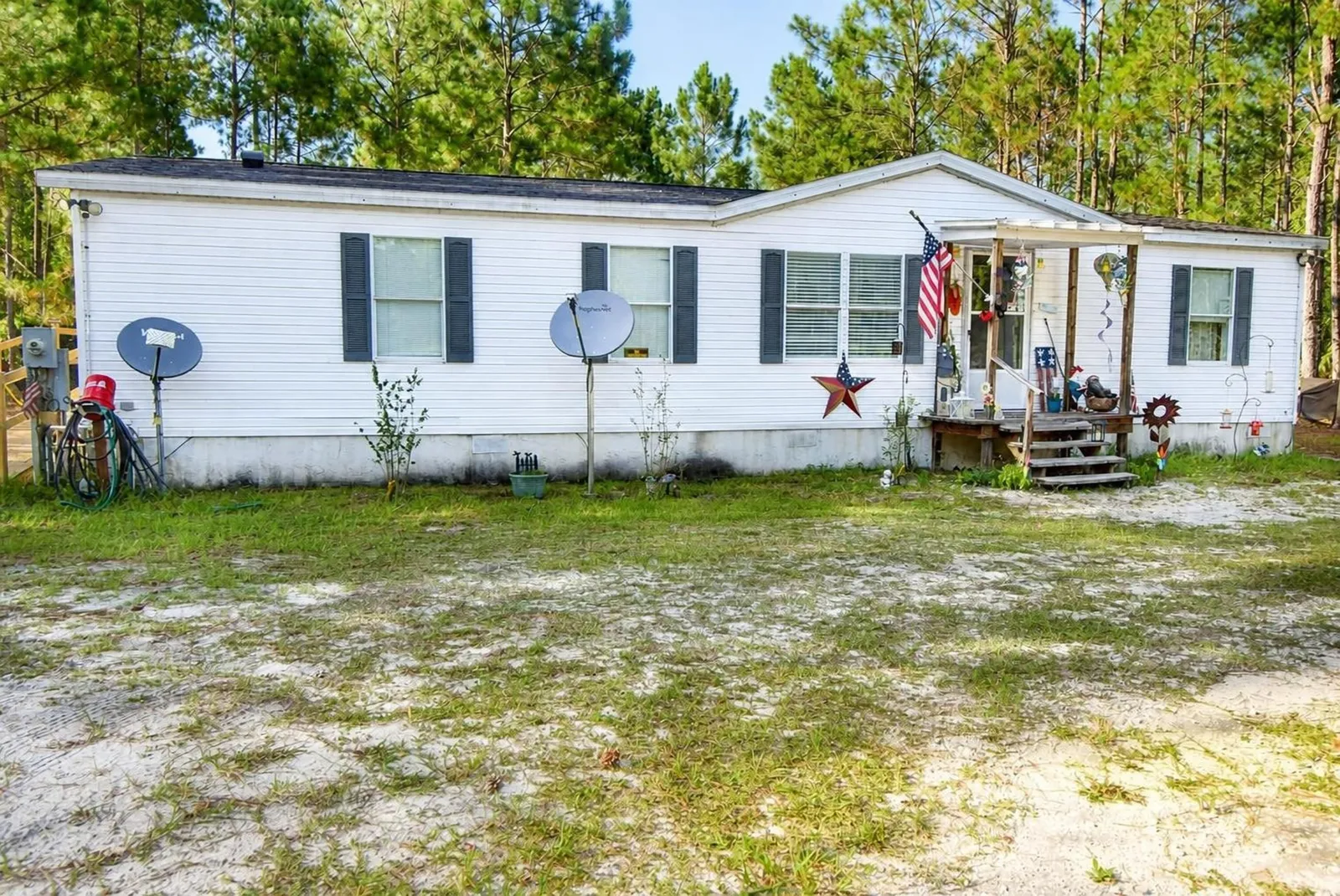 Home on 1.17 wooded acres at 222 Plumosa Drive in Georgetown Florida