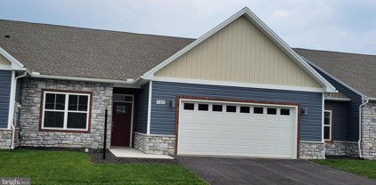 132 Cardinal Dr, Shippensburg
