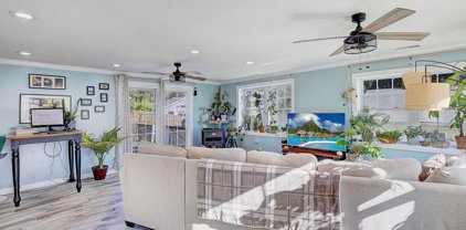 6450 Long Beach Dr, Saint Leonard