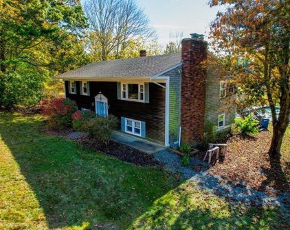 81 Snipatuit Rd, Rochester