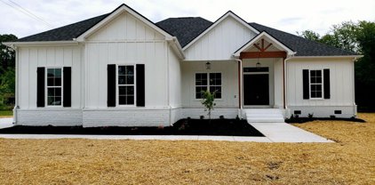 114 Cunningham Ln, Shelbyville