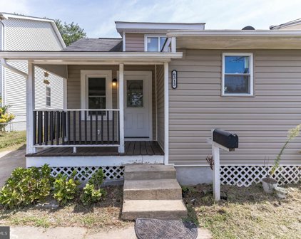 6313 61st Pl, Riverdale