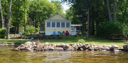 53 So Shore Road, Pelham