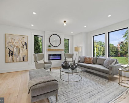 3602 Russell Rd, Alexandria