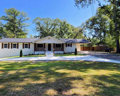 1056 Highway 35, Pelham