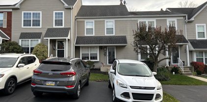 812 Treetop Ln, Jeffersonville