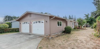 519 W 4TH PL, Coquille