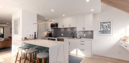 2018 Chesterfield Avenue, North Vancouver