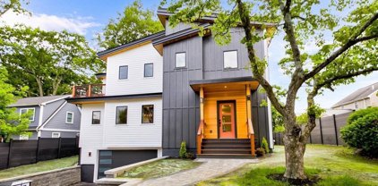 42 Rhinecliff St, Arlington