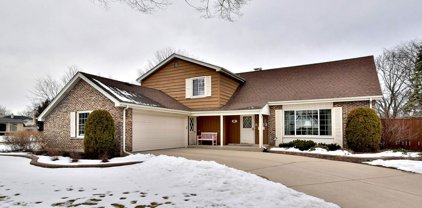 2202 E Sherwood Road, Arlington Heights